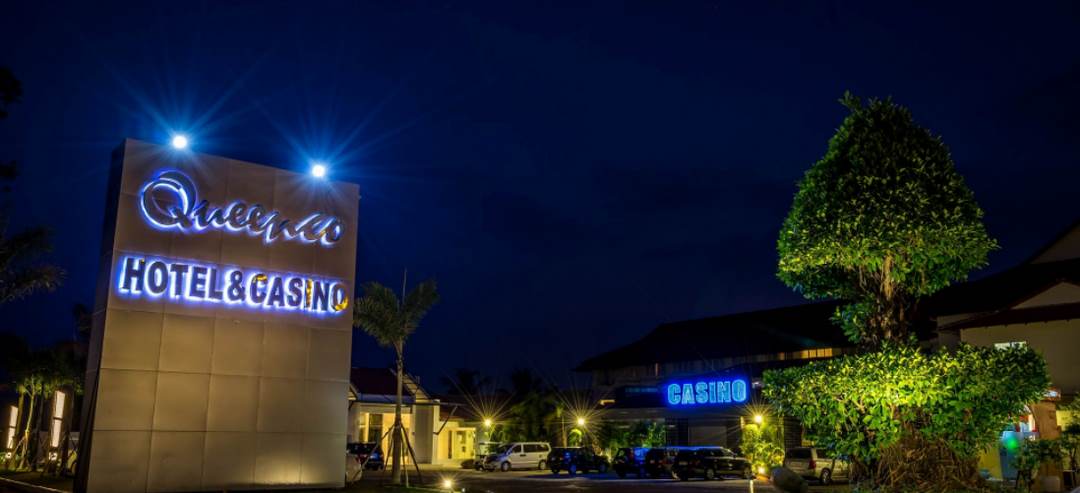 Queenco Hotel and Casino nổi bật với thiết kế ấn tượng hút hồn